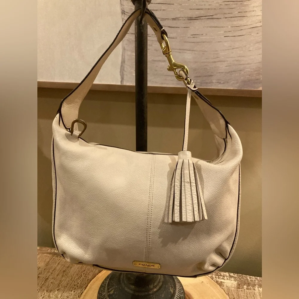 Coach‎ Avery Hobo Shoulder  Leather Bag In Bone(ivory Off White) F23960 Mint